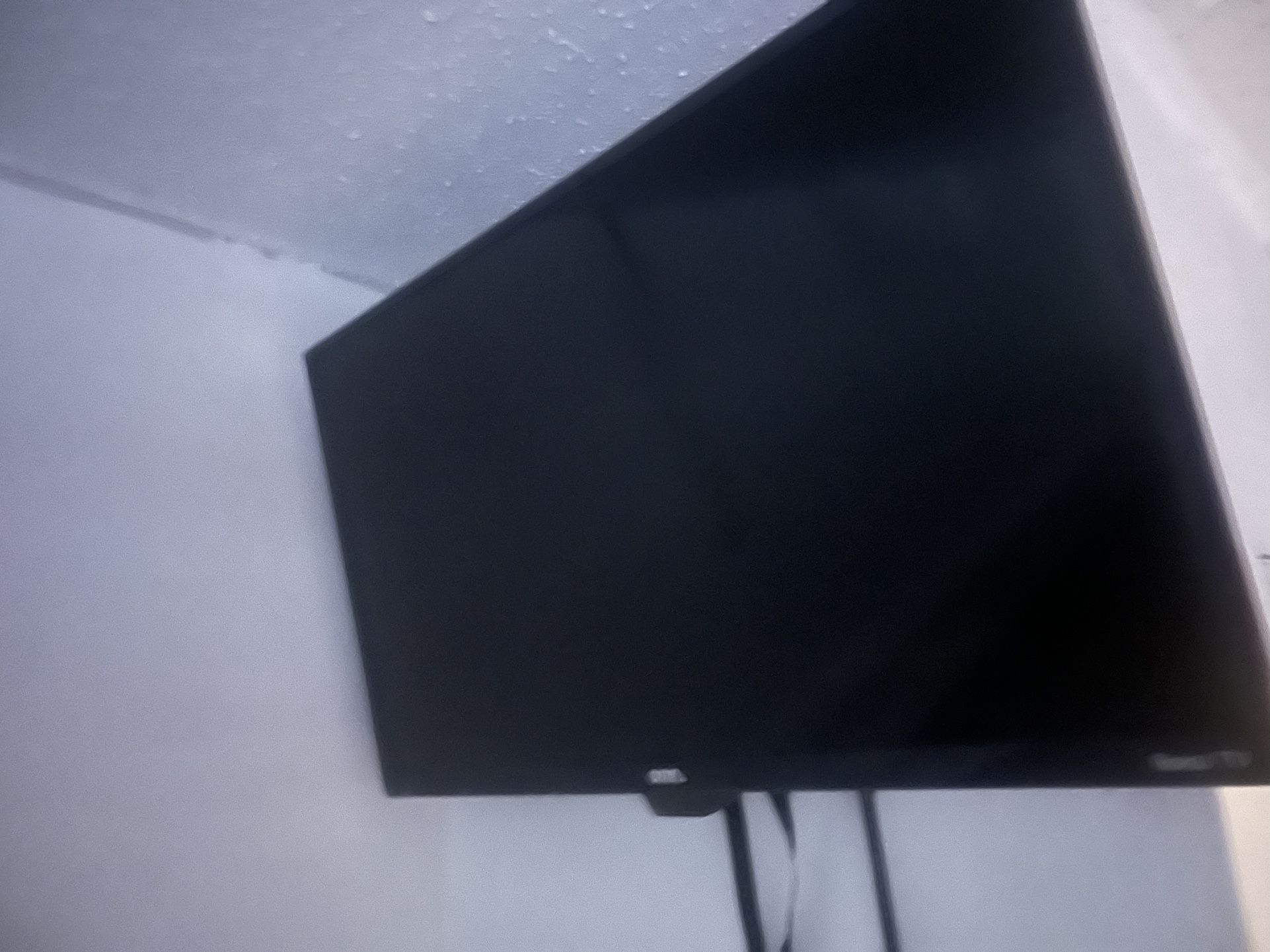 Smart Tv With Wall Mount 