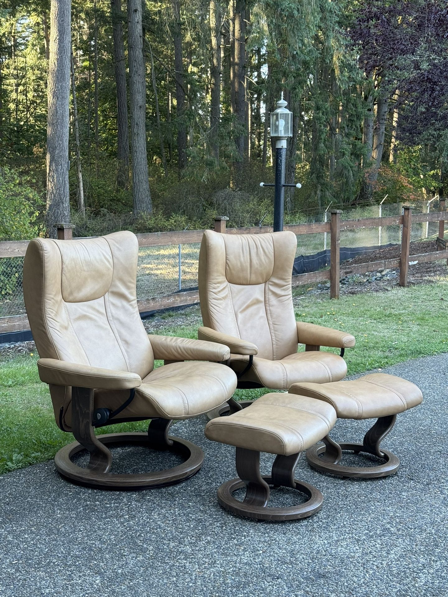 Ekornes Stressless Chair And Ottoman Set Of 2