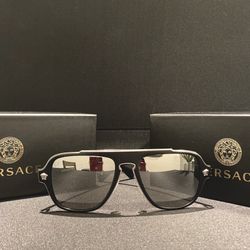 Versace sunglasses 🕶 