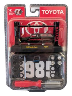 M2 Machines: 1985 Toyota Truck Model Kit WMTS06 26-11