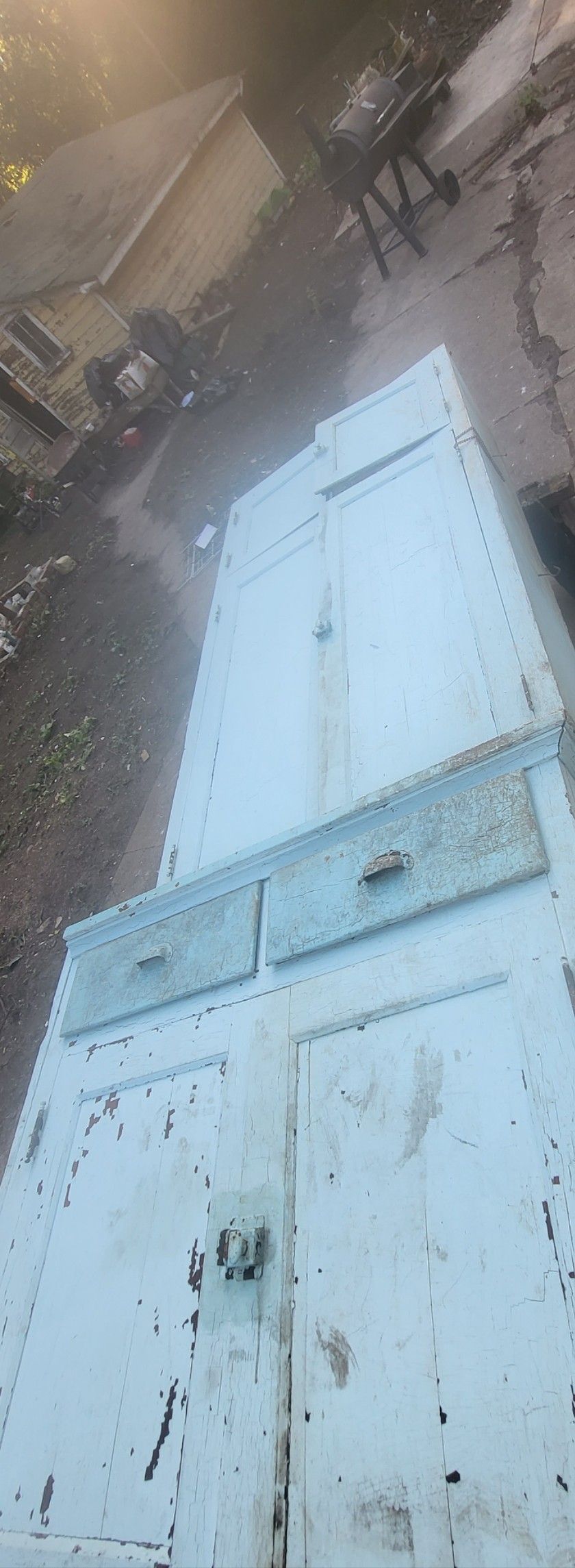 Vintage Cabinet Collectibles & Art