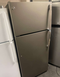 Deal: GE Top Mount Refrigerator – Slate, humidity crispers