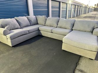 Sectional Couch Sofa ( Delivery Available)
