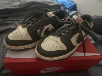 Nike Dunk - Size 8 Men