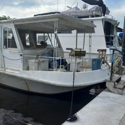 House Boat In Sanford Needs Love 