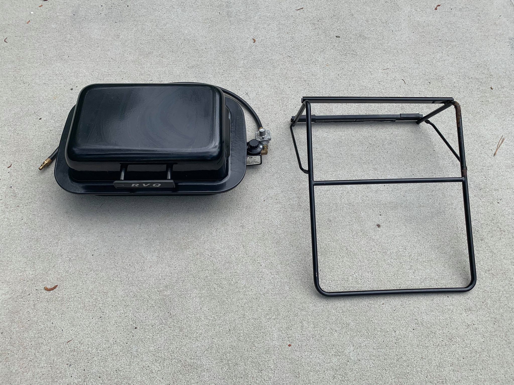 RVQ 2000 RV/Motorhome Gas Grill with mount bracket