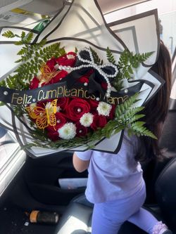 24 count bouquets w little Decore