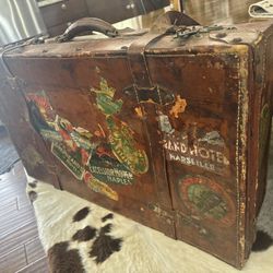 Real Vintage Leather Trunk/ Suitcase!