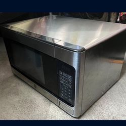 GE 20 in. 1.1 cu. ft. 950W Countertop Microwave - Stainless Steel  