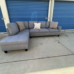 DELIVERY AVAILABLE 🚚🚛🚚 Awesome 2 Piece Gray Sectional
