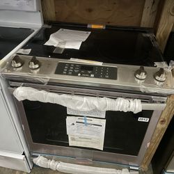 GE 30” ELECTRIC SLIDE IN STAINLESS STEEL WITH AIR FRYER $800