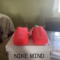 NIKE MIND 001 SOLAR RED WOMANS SIZE 8 MENS SIZE 7