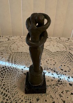 AMR 1963 Male and female sculpture on marble base. New York 7 inches tall.