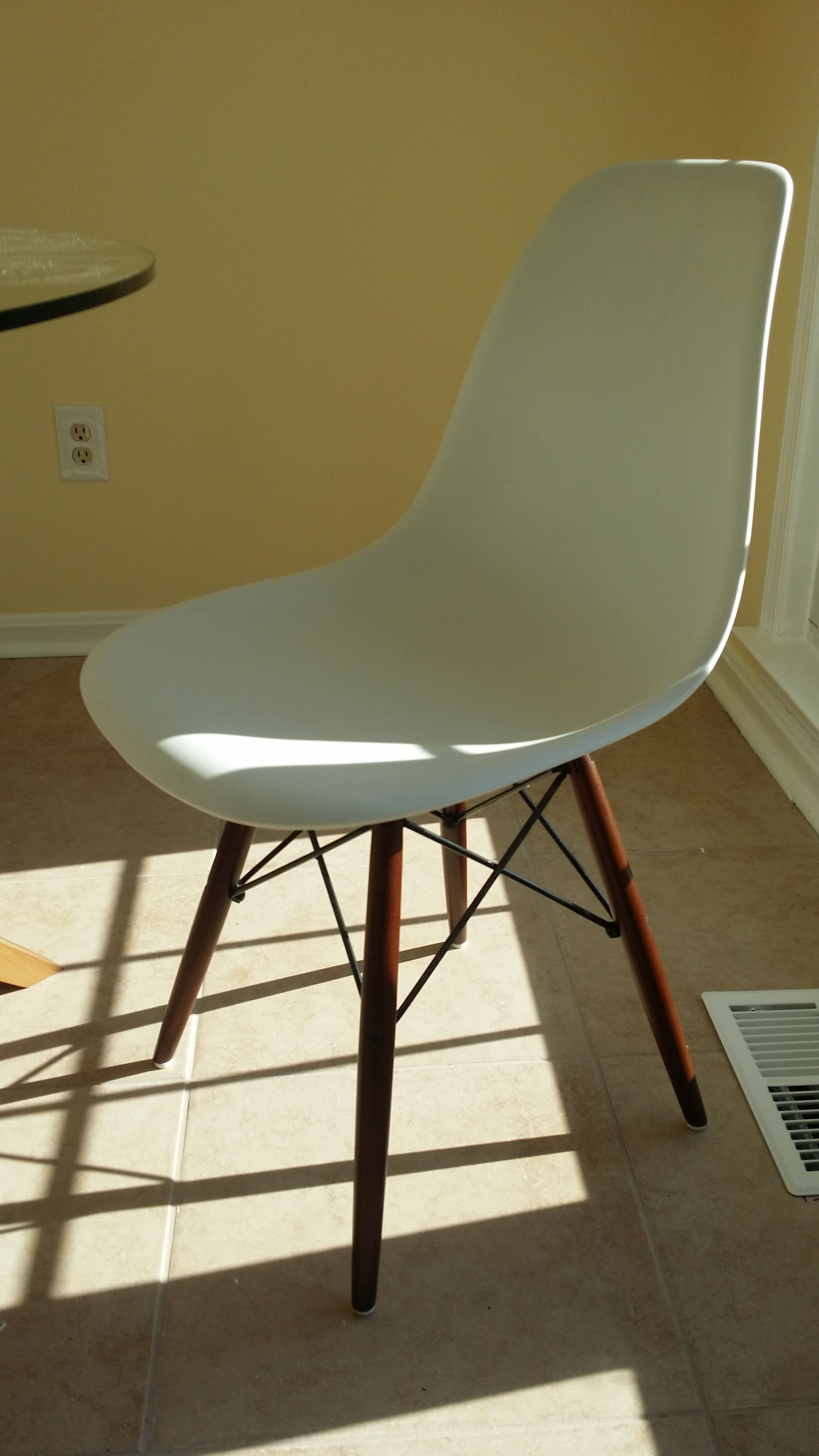 Set of 4 New white Chairs in box