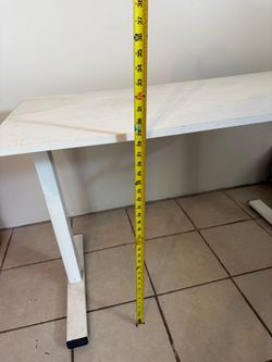 Adjustable sit to stand desk