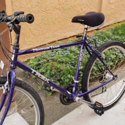 TREK HYBRID BIKE SIZE M