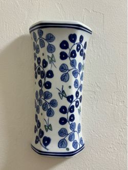 Vintage Bombay company porcelain blue and white wall pocket vase
