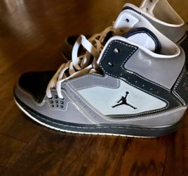 Men Jordan’s Size 9