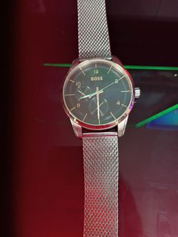 Boss Hugo watch only 2 weeks old zero scratches paid $499 for it great deal takes 75 today