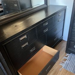 Wide Dresser (7 Drawers) With Mirror  (4 Piece Bedroom Set)