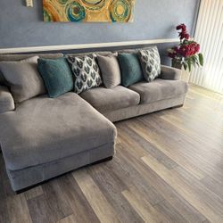 Sectional Couch 2 piece  (READ DESCRIPTION)