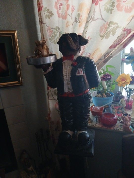 Dog Butler Statue 