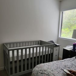 Crib With Drawers 