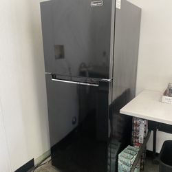 MAGIC CHEF FRIDGE