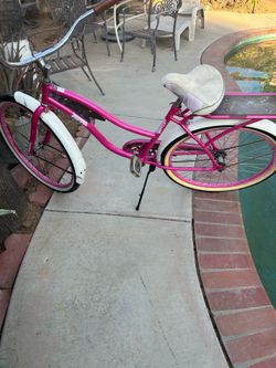 Women’s or girls beach cruiser Panama jack for sale 80:00 dollars firm price , tired 26 inches ready to ride