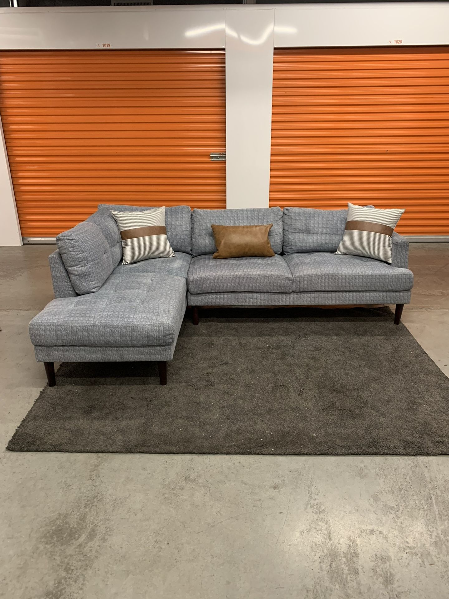 Gorgeous Sectional Couch (Free Delivery 🚚)