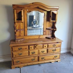 Dresser With Mirror