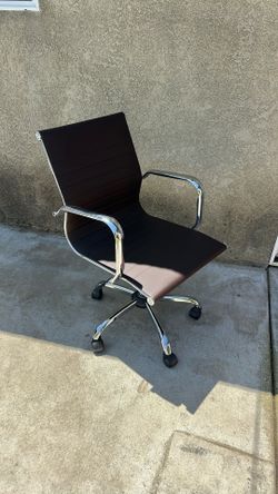 Brown leather office/causal rolling chair