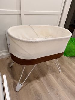 Snoo baby bassinet