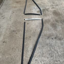 Ae86 Hatchback Side  Windows  Molding 