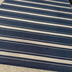 Huge 8x10 Outdoor Blue and Beige Area Rug!  In good shape except a couple scuffs as seen in pics.