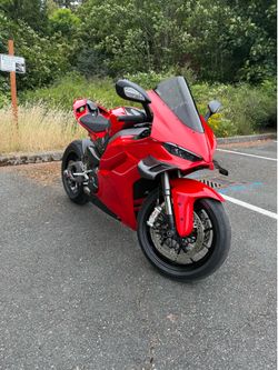 2025 Ducati Panigale V4