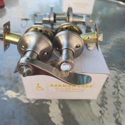 Chapas para puerta con llave  son tres