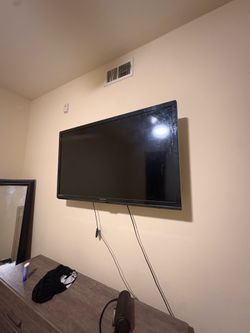 TV 55 MOVING OUT