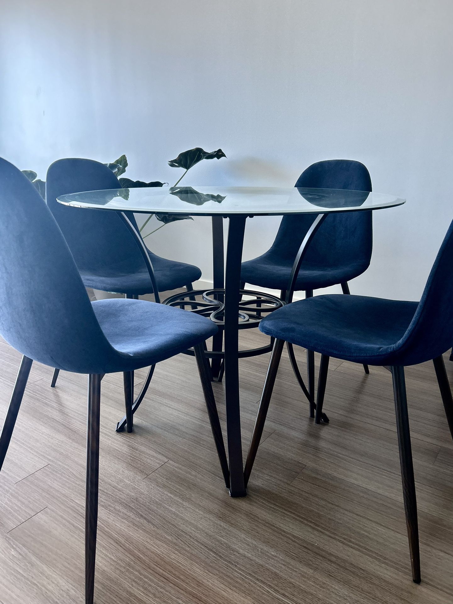 Dining Table + chairs