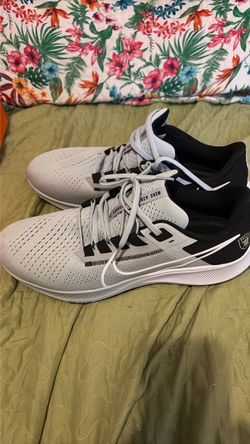 Nike Air zoom Pegasus 38 Running Sneakers color gray and black size 14