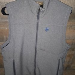 FIRM IN MERCED‼️MENS ARIAT VEST SIZE SMALL
