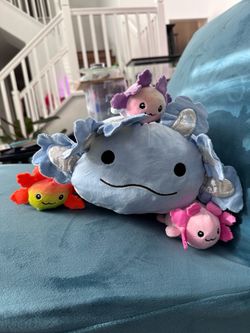 Axolotl plush with babies