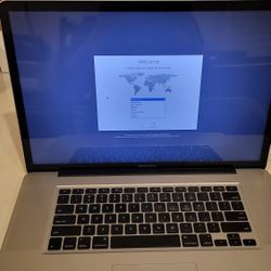 Powerful 17" MacBook Pro laptop in excellent condition