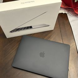 13” MacBook Pro Touchbar - i5 - 8gb Ram - 256gb SSD
