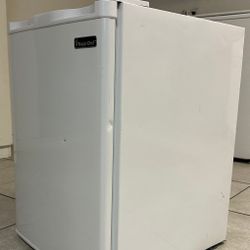 Magic Chef | HMBR265E1 | 2.6 cu ft. Mini Fridge 