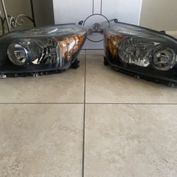 06 - 08 Toyota Rav 4 Headlights 