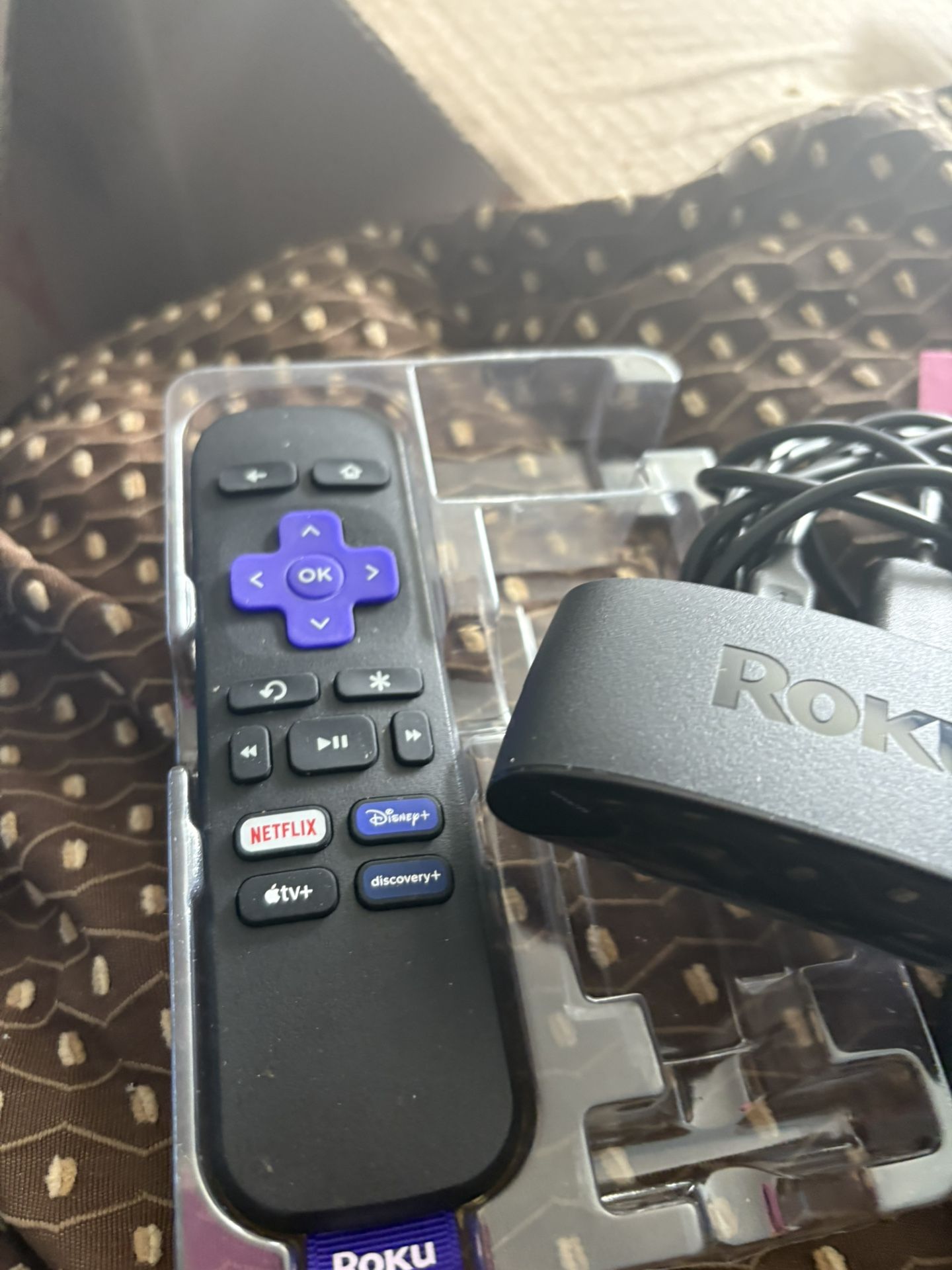 Roku LE HD Streaming Media Player with High Speed HDMI ® Cable and Simple Remote