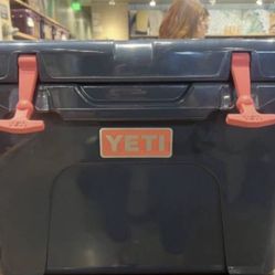 New yeti navy blue 35 cooler W/custom pink latches