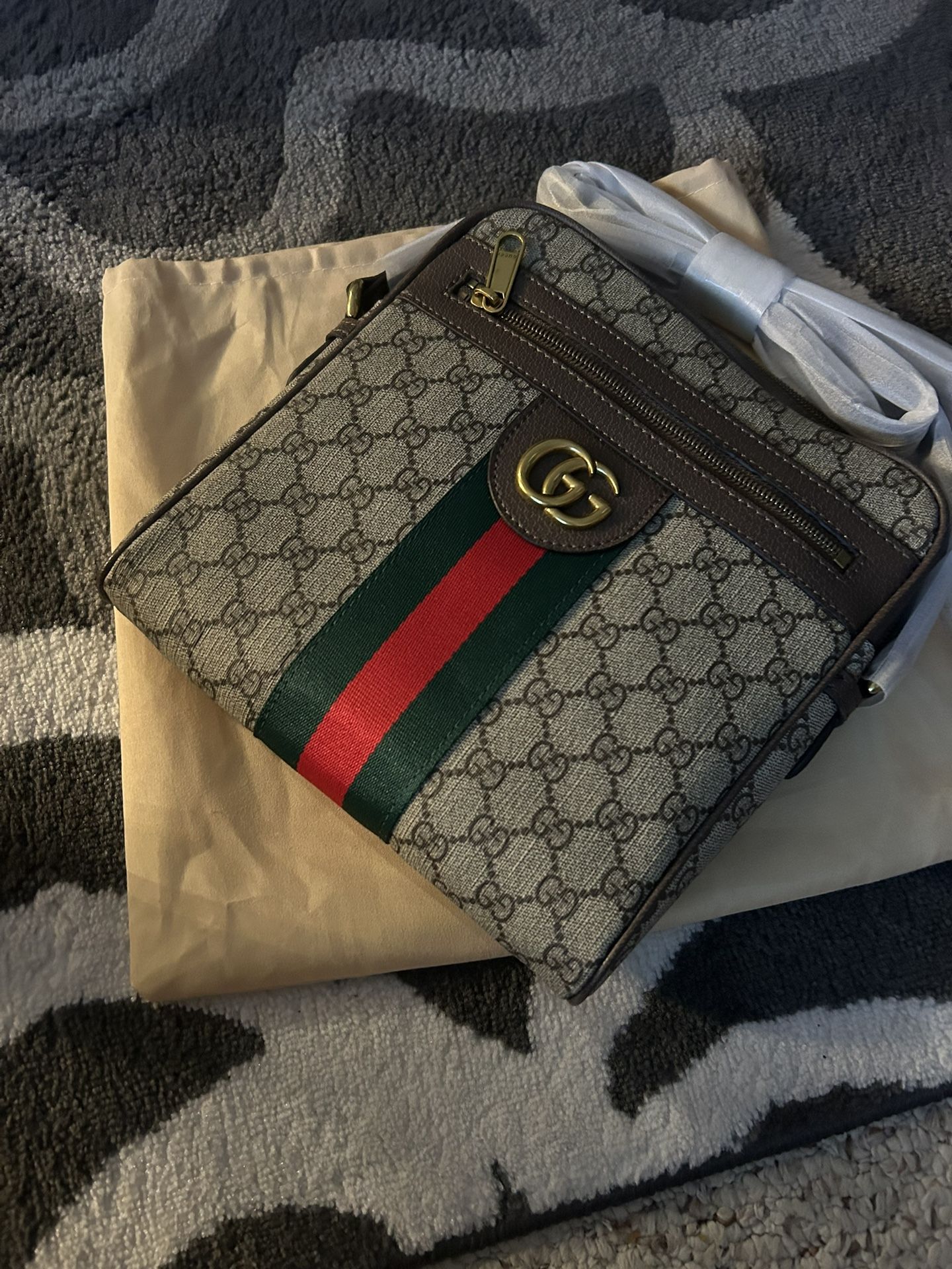 Gucci Cross bag