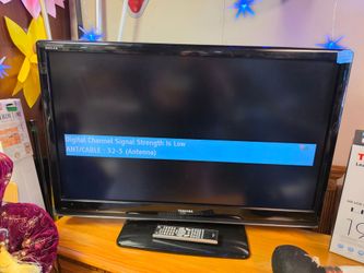 Toshiba 42XV540U with remote
42" REGZA® 1080p LCD HDTV with 120Hz refresh rate